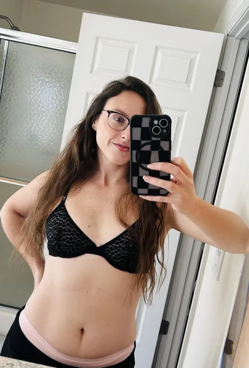 Quick pic while getting ready☺️ lil peak of the pink panties!