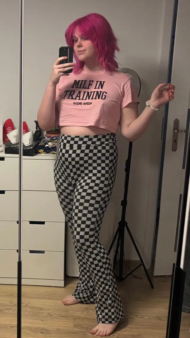 Random post, but remember dear bimbos that you do not have to look 300% bimbo 24/7. This is your life, not a job. It's nice to have a comfy first, slutty second, lounging outfit that lets you to be bimbo when you're resting.