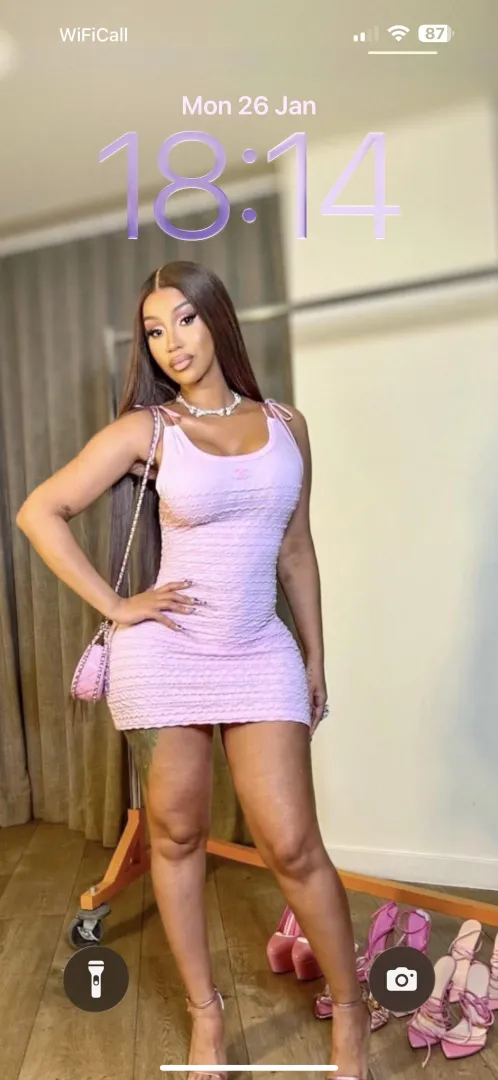 Rate my wallpaper of Queen Cardi