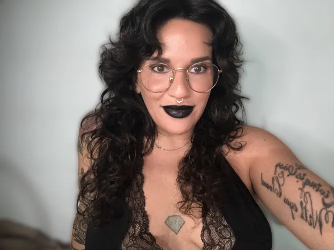 Ready to leave my black kiss marks all over you