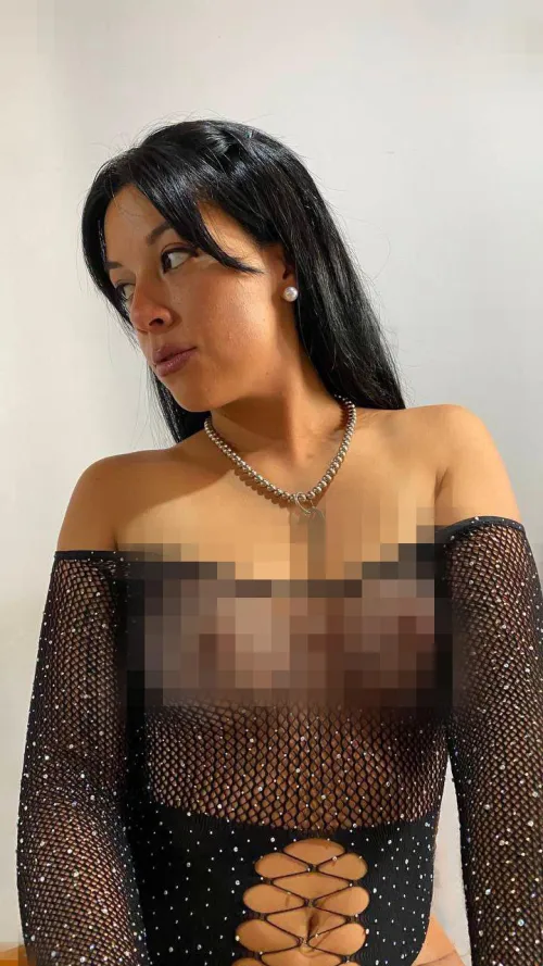 Relax, it's not the pixels protecting you… It's just that, even without seeing clearly, you know you're not going to make it. Blurry or not, your inferiority is perfectly understandable.