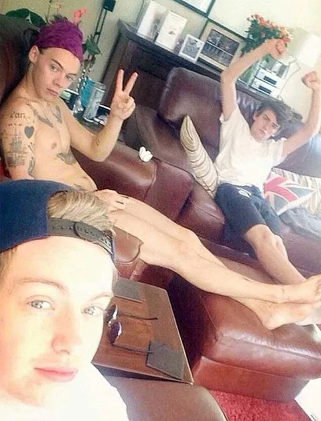 Remember Harry Styles CMNM from back in the day? xx