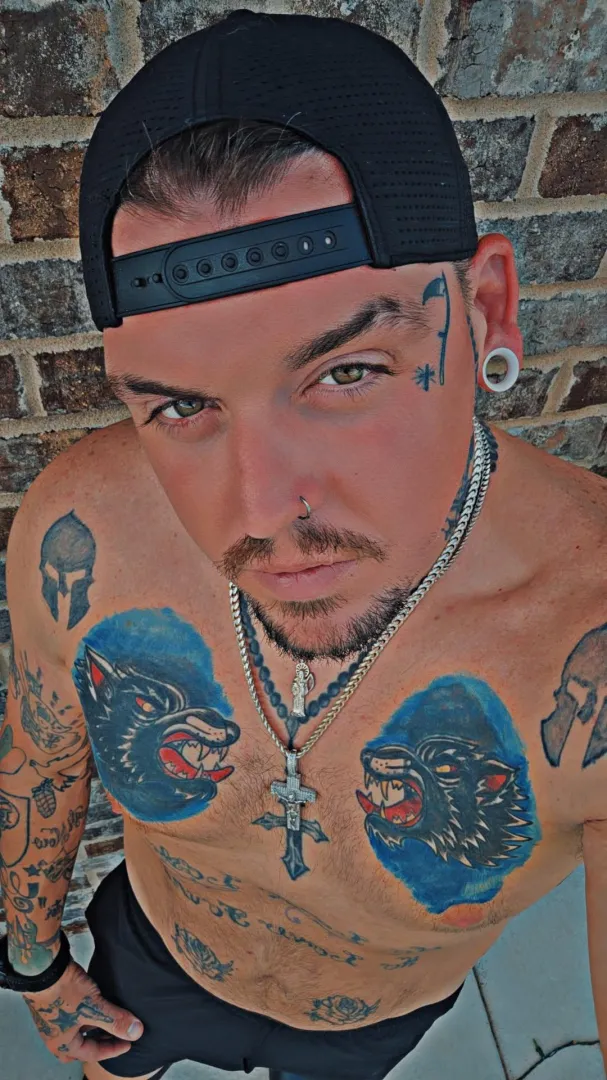 Respectful and professional bull here looking located North Austisn area fell free to message me.