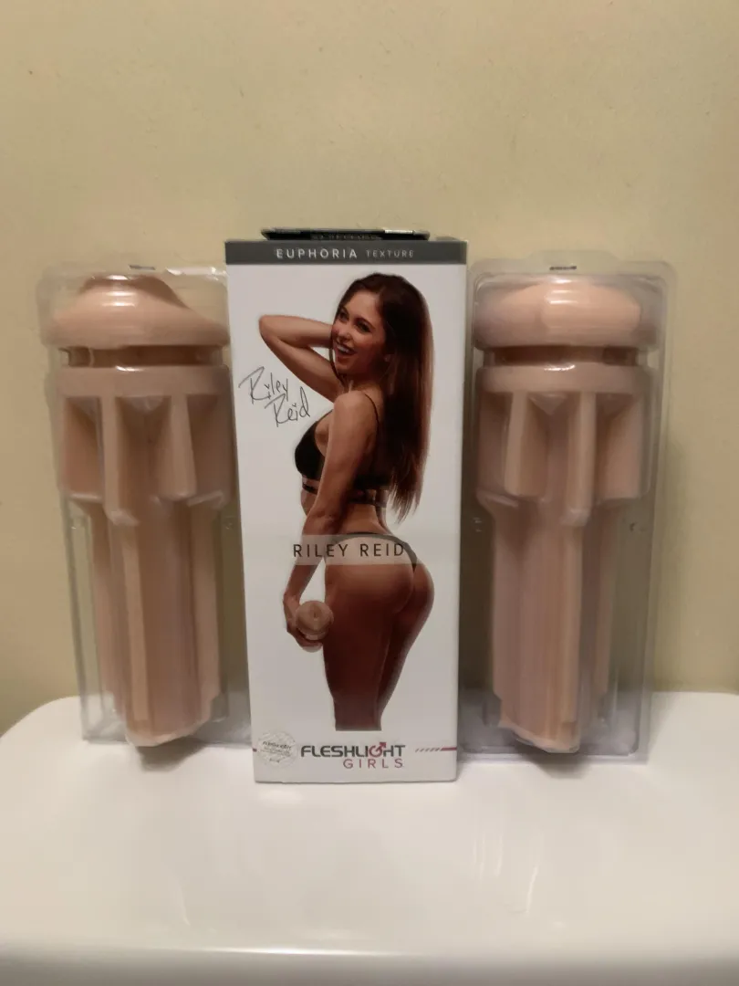 Riley Reid just arrived!