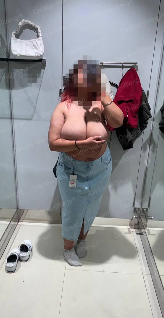 Risky trial room pic: covering my massive boobs but letting these juicy thighs and hips steal the show 