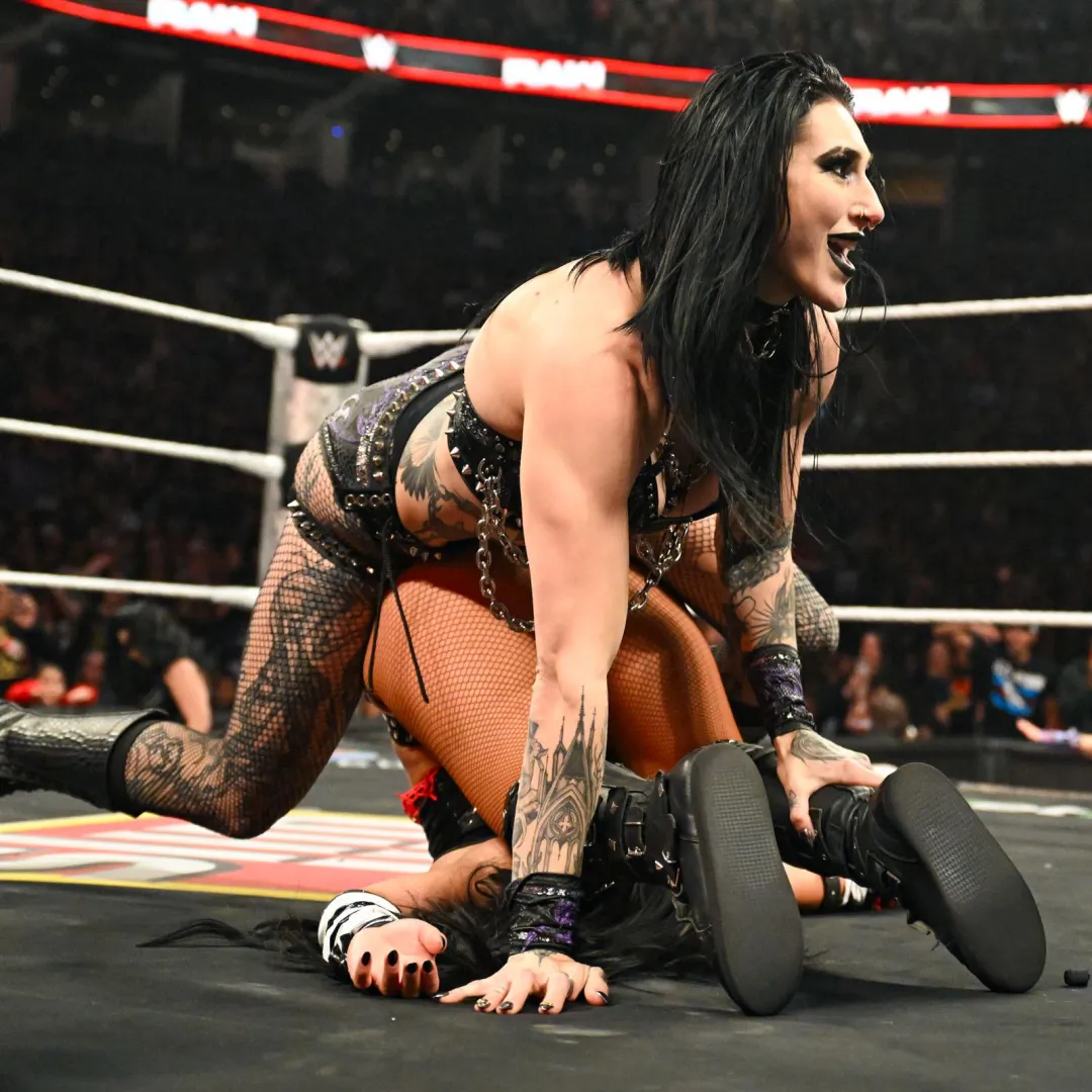 Roxanne Perez folded by Rhea Ripley