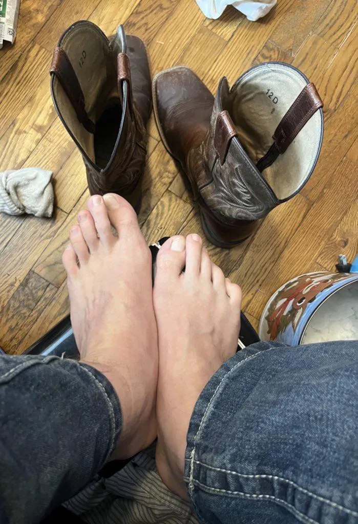Rub a Cowboys Big Feet?