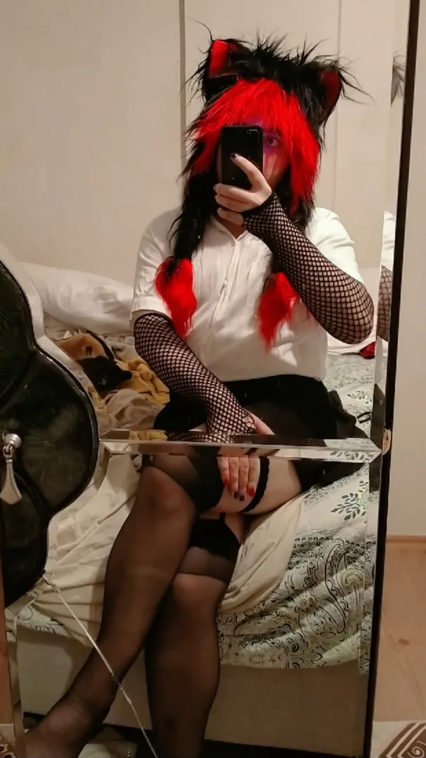 Sanırım kendi orijinal saçlarımı da kırmızı siyah yapıcam ‍