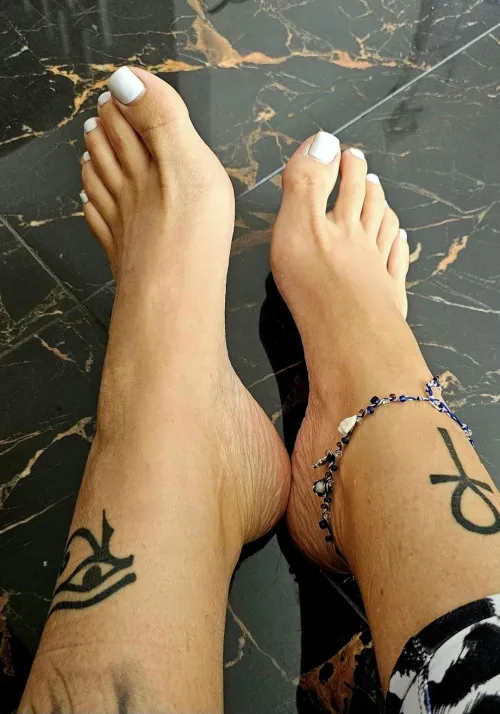 Saturday Morning View , Do you like my white toes ? (OC)
