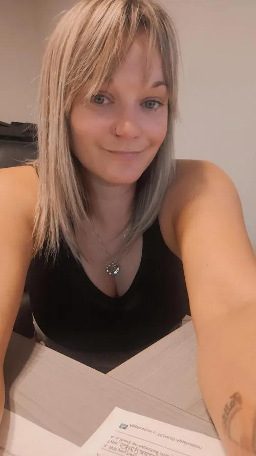 Say HI if no one has sent you nudes today, and I'm gonna send u some in your inbox