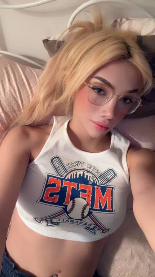 Say HI if you'd let this trans to fuck you