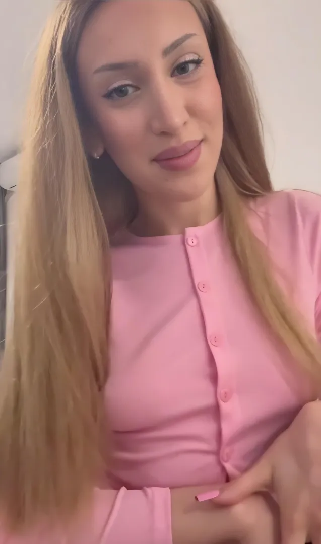 Say YES if you are jerking rn and I'll probably send you my nudes to jerk off to