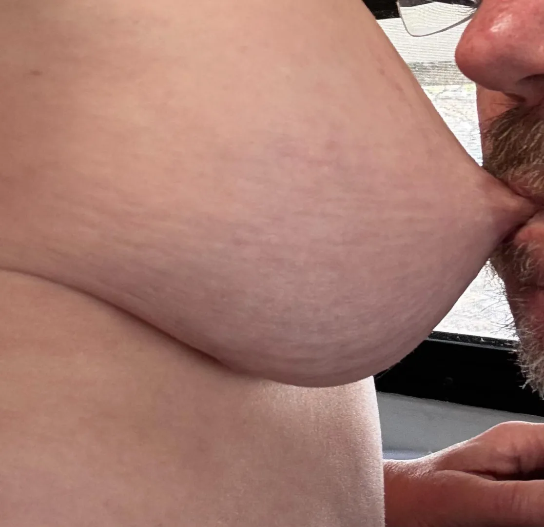 SC Hotwife getting some nibbles