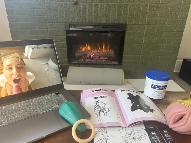 Searching a discreet bro that wants to experience being edged. Many positions to choose from — sofa/table/chair (see more ℹ️ below) #GrossePointe