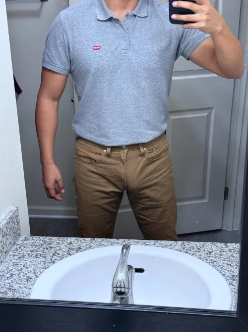 Seeking couples, single ladies for normal friendships or fwb here in San Marcos. Can host in my apartment, can also verify on sc: Lucasg032698