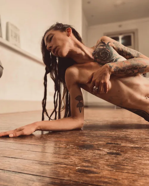 Self portrait, playing with the lines on my body