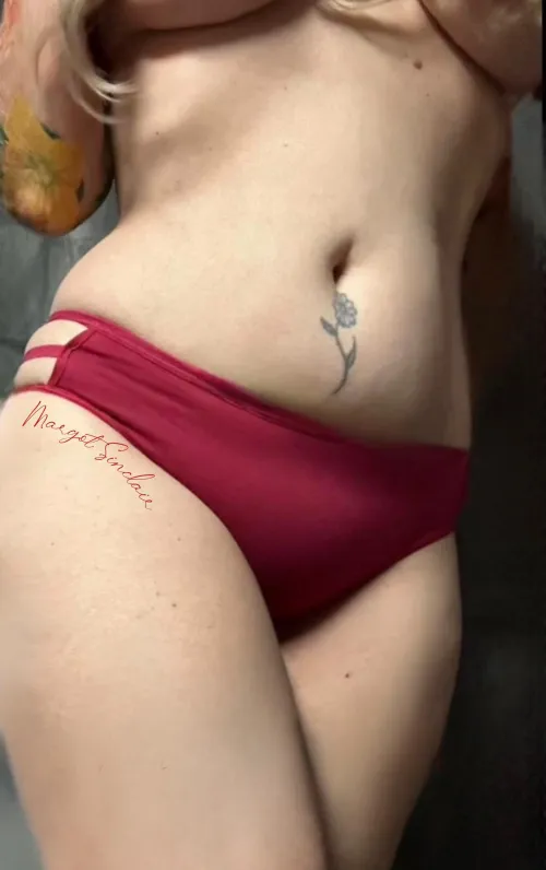 [SELLING] 5 ⭐️ Seller with an intoxicating, unforgettable sweaty scent. Fetish friendly and always open to customer request. Sealed fresh and shipped discreetly. DM me for my drawer. [USA]