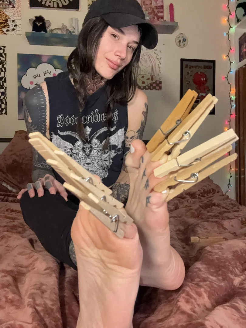 [selling] fetish friendly and doing [cock rates] and [customs] all day