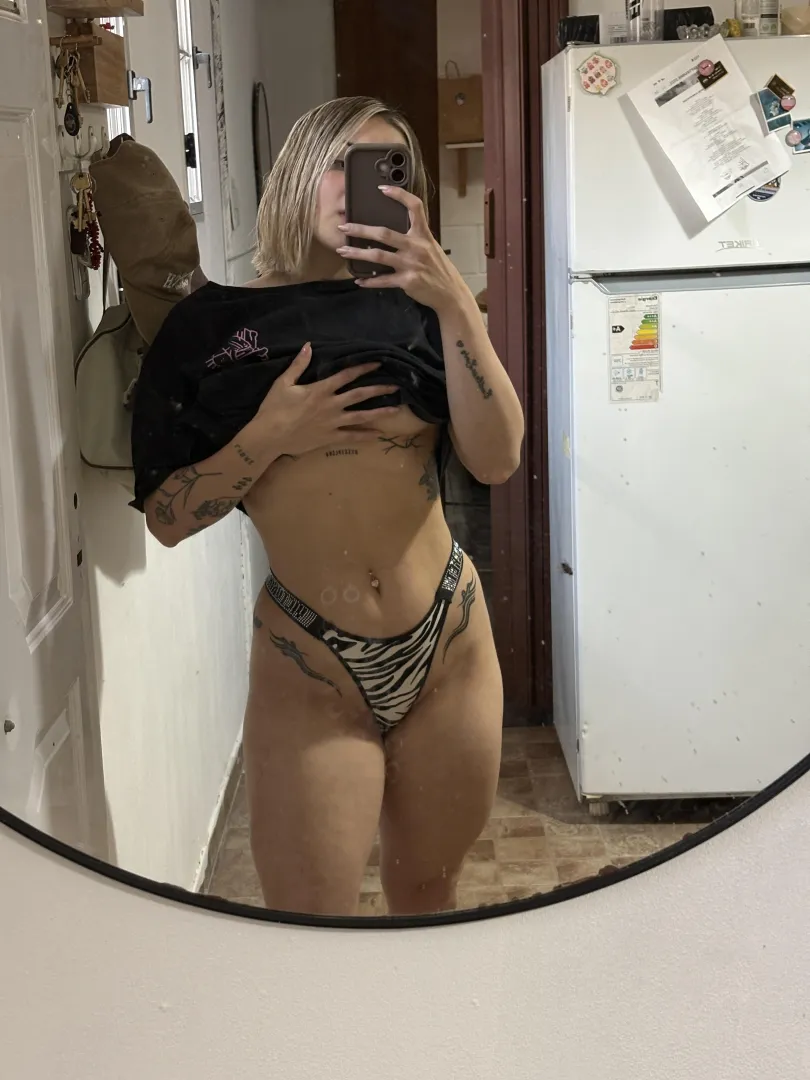 [selling] I like to attract attention with my panties