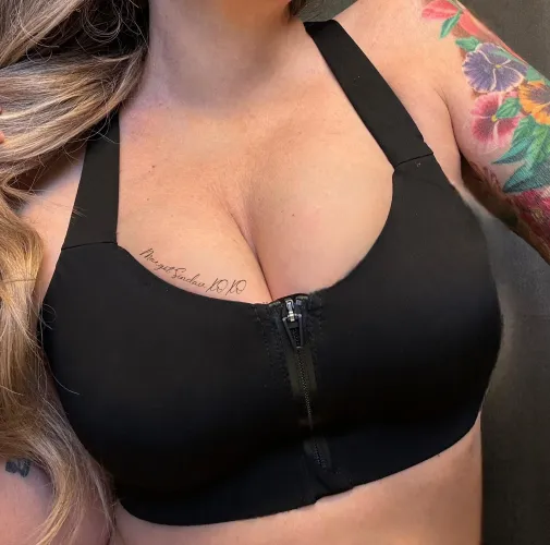 [SELLING] Just got some new VS styles in. DM me to claim a one. [USA]