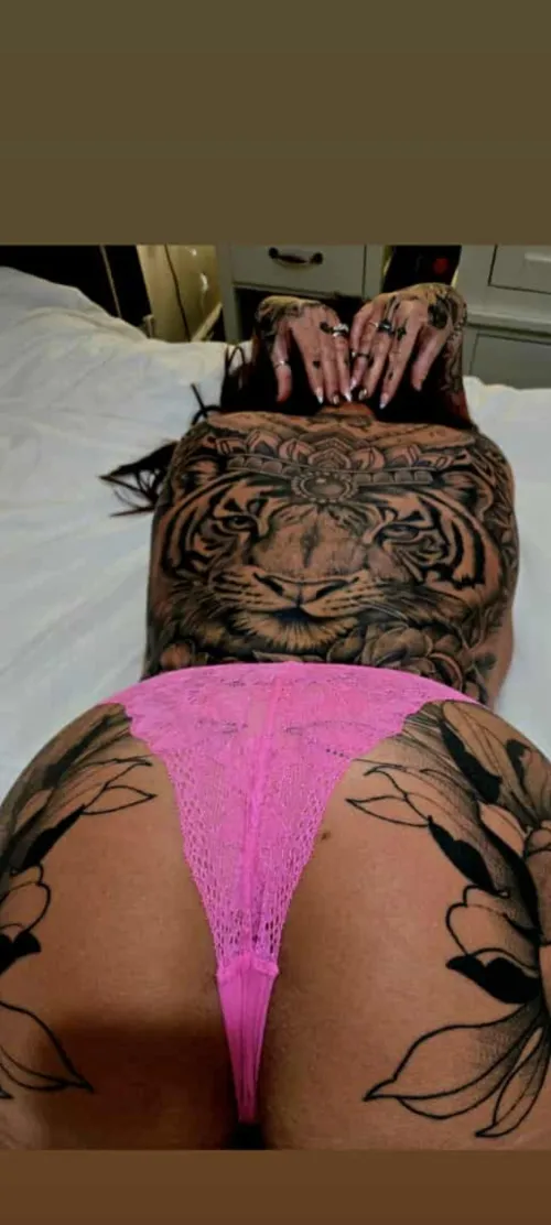 (selling) UK f40 tattooed milf panties.