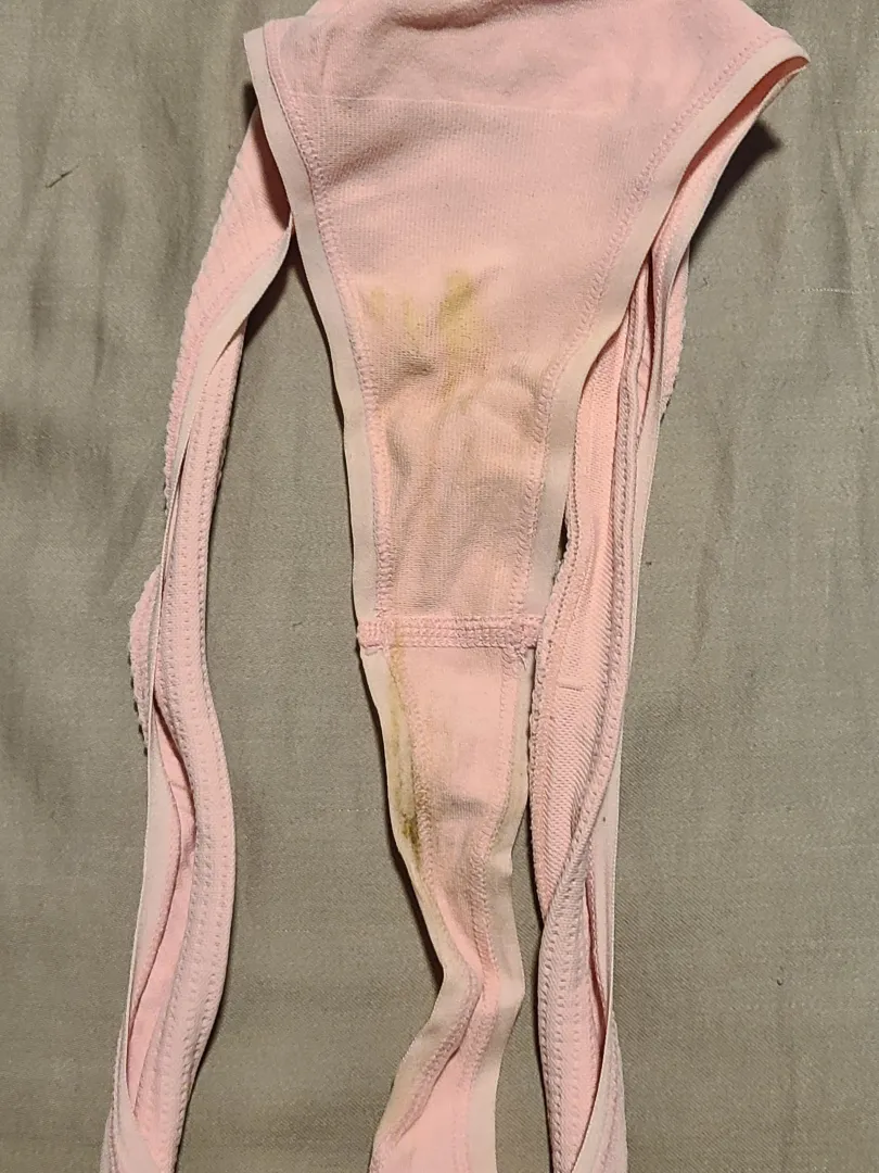 [Selling] [US] Strong scented thong with my dry juices! Also a nice little skid for all of you booty lovers! Custom pair requests available!