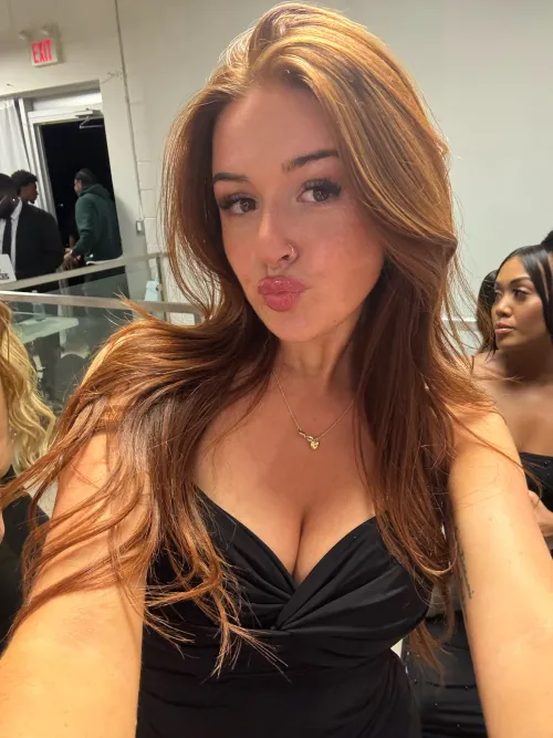 Sending your cock the biggest kiss!