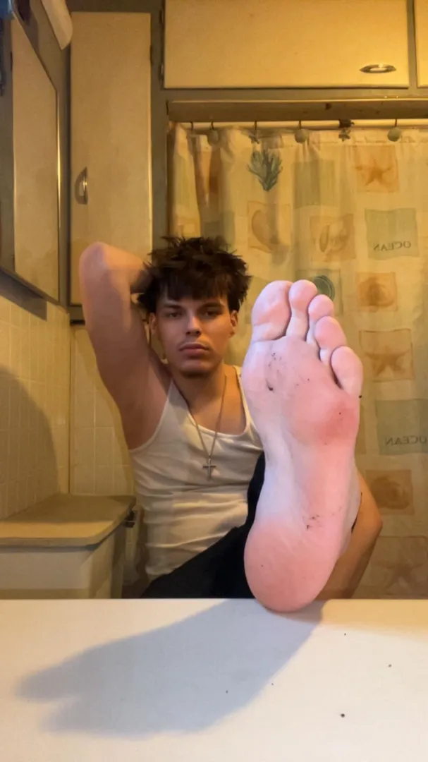 Serve some 19yr feet
