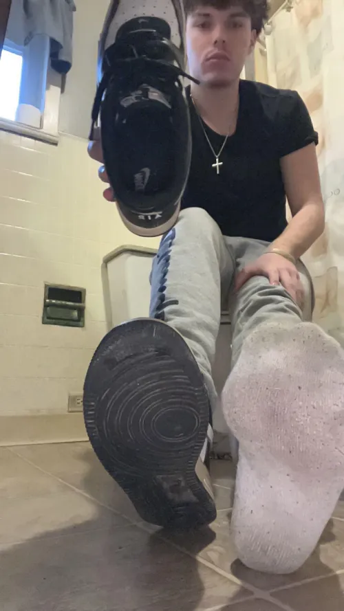 Serve these 19yr feet