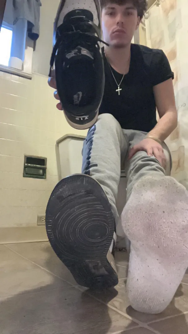 Serve these 19yr feet