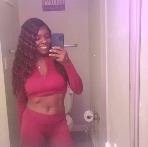 SHE DOESN'T EVEN RUSH!!! HOW IS HER HANDS SO TANTALIZING!!!