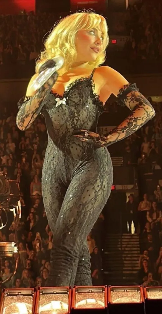 She's so perfect and sexy!