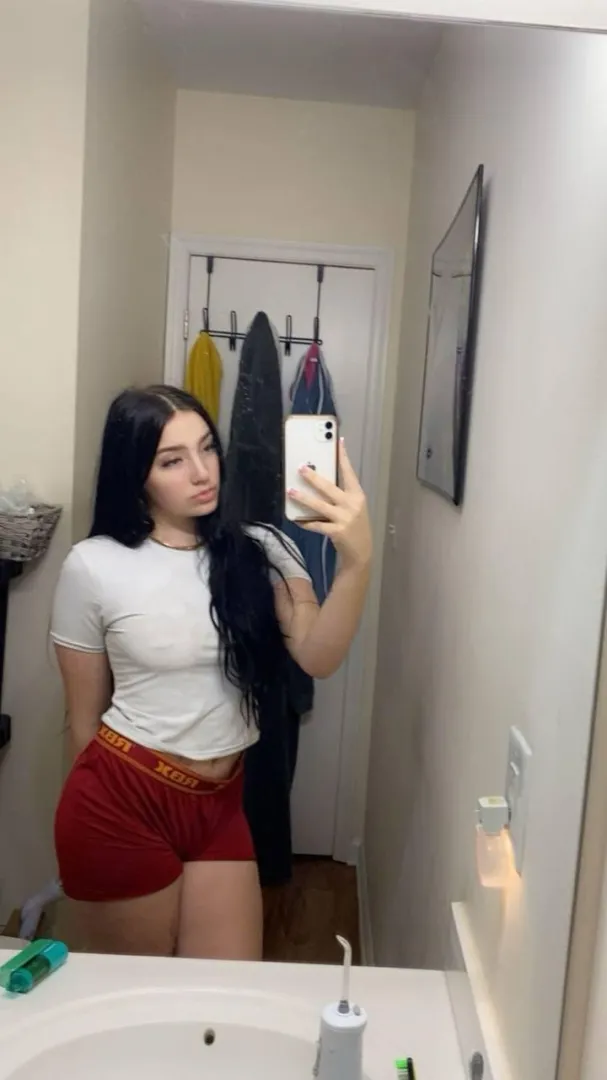 Should I send nudes to random redditor who says hi?