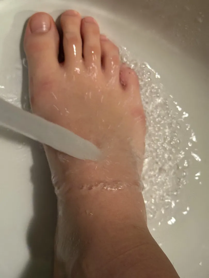 Shower time… anyone else love wet feet?