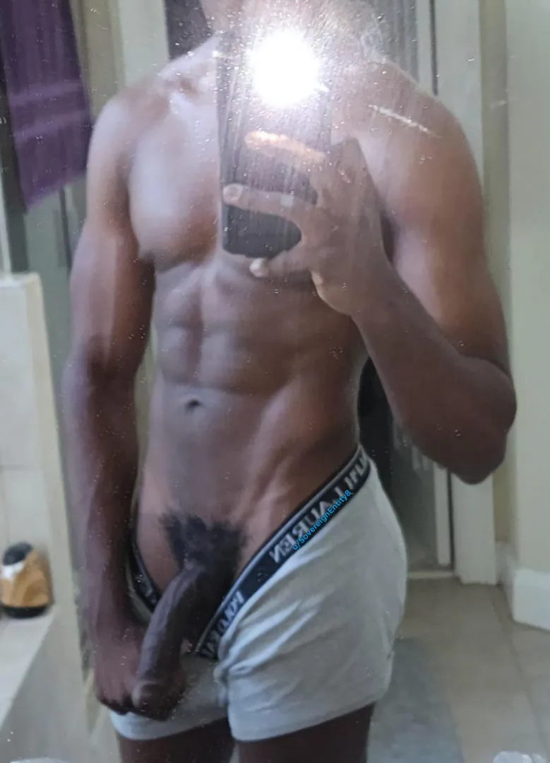 Shredded Abs, A Sweaty Bush & A Veiny Cock 