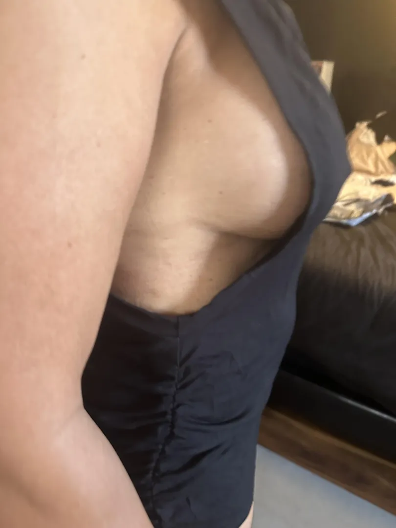 Side boob no bra let the fun begin❌⭕️Mia