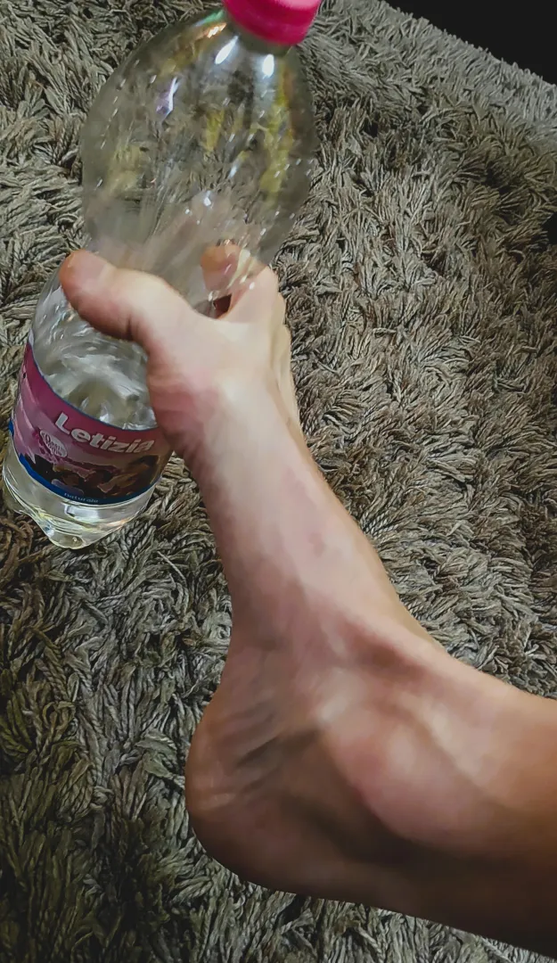 SilentGiantFeet - Feet vs Bottle part 3