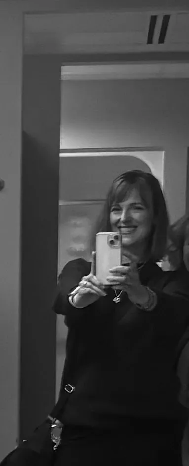 Simple post for sexy Indiana church wife