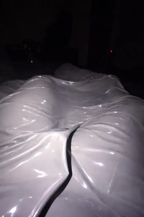 Sleeping in latex never felt and looked so good ‍