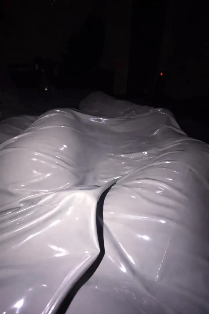 Sleeping in latex never felt and looked so good ‍