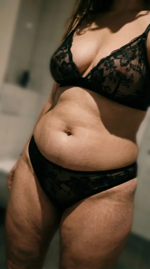 Slight tummy in nice lighting