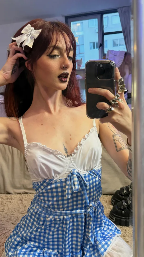 Slightly horny + can’t host rn i check lg more: ,.lunarumes`.