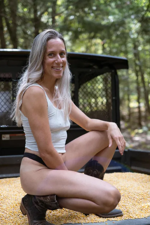 Slipped out of my pants, just me, my little white shirt, and the country vibes.