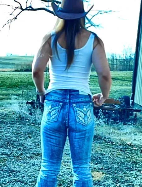 Small waist, round ass