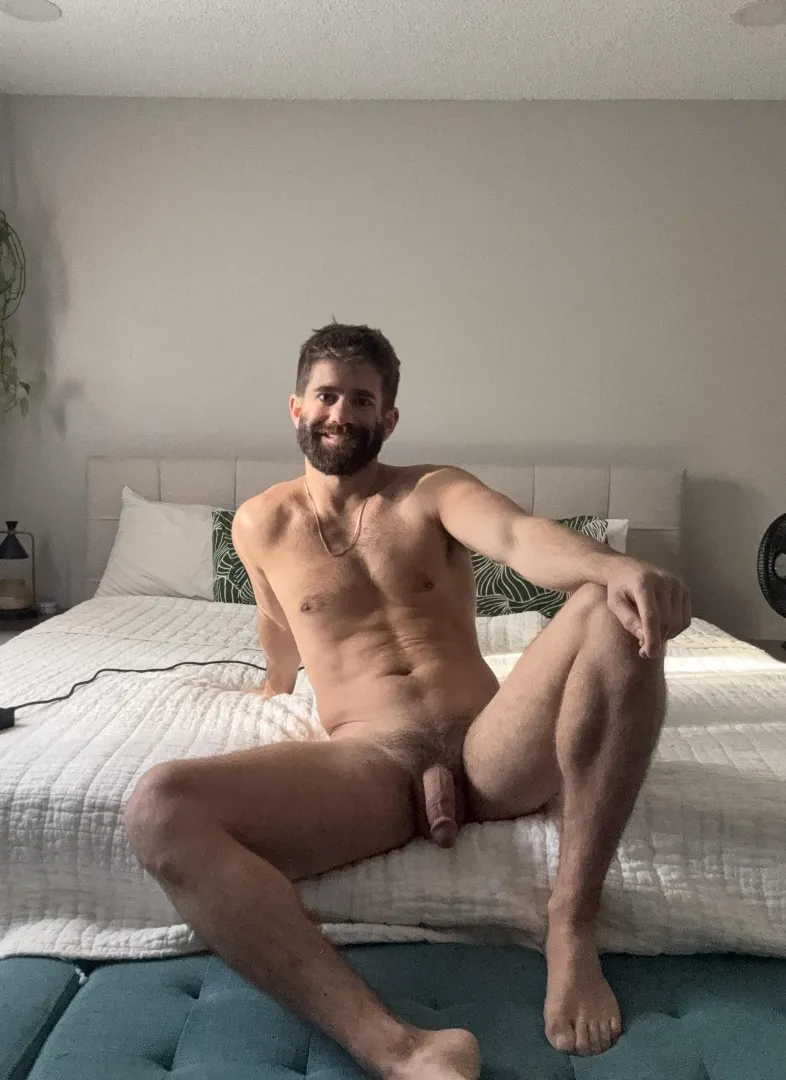 Smiles and spread legs to make you inspired