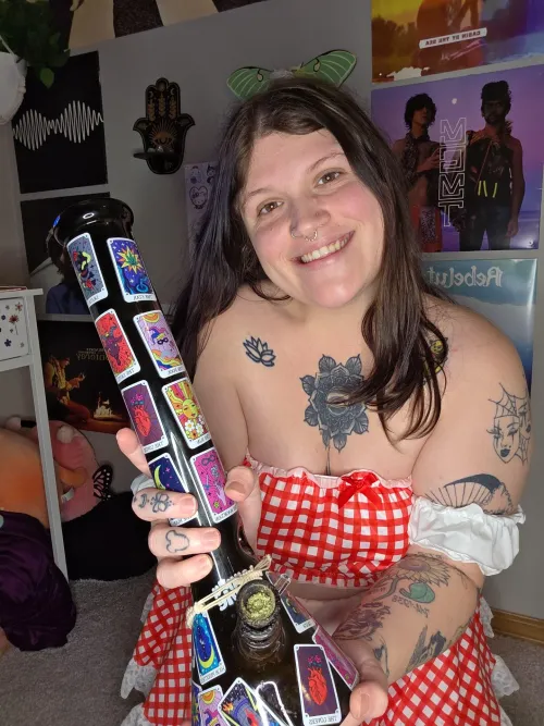 Smoking some hybrid, not sure the strain name i forgot