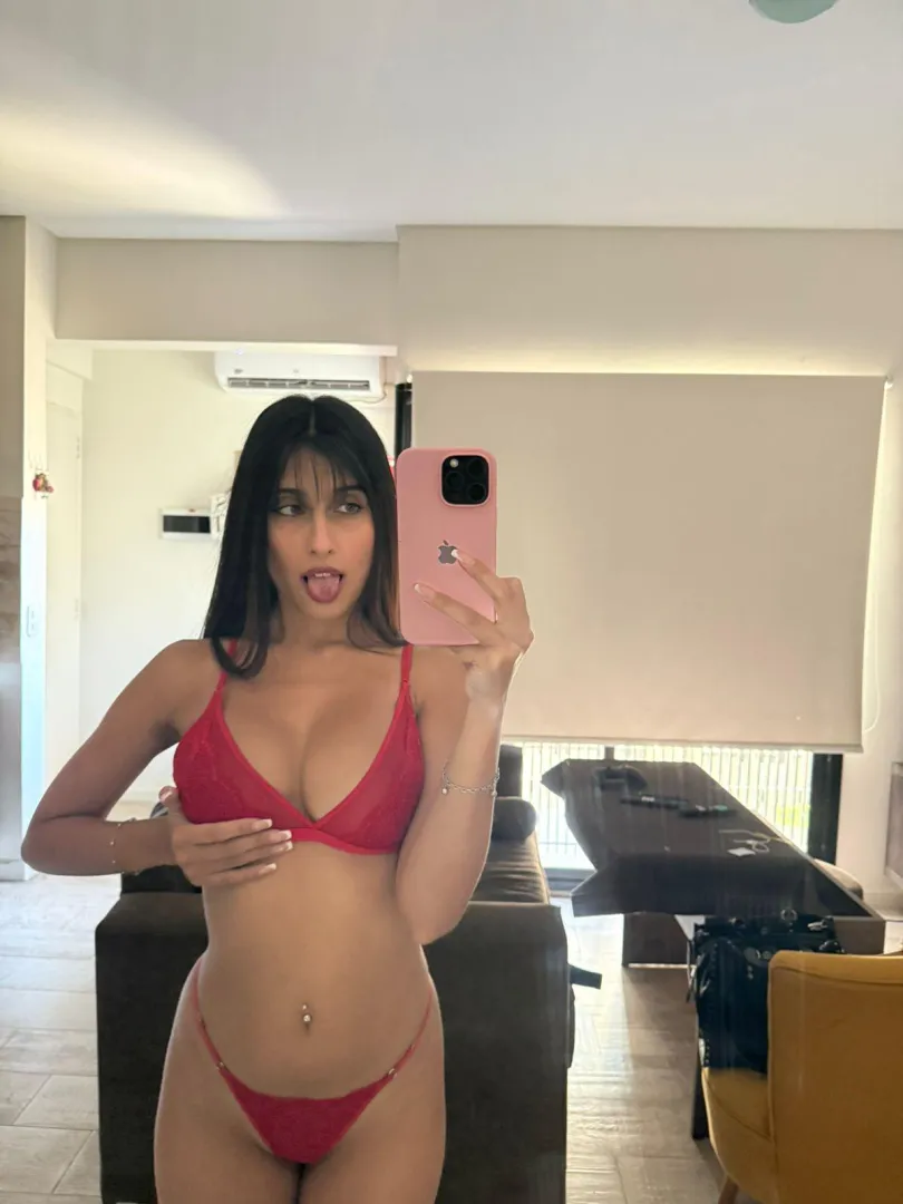 Snd'ing a nudes to 'any guy' who react to this (be patient)