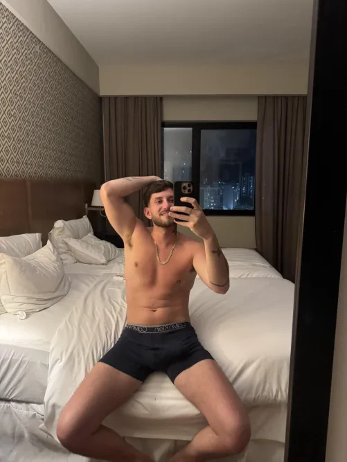 sniff my armpit I have't shower for a week..  is free