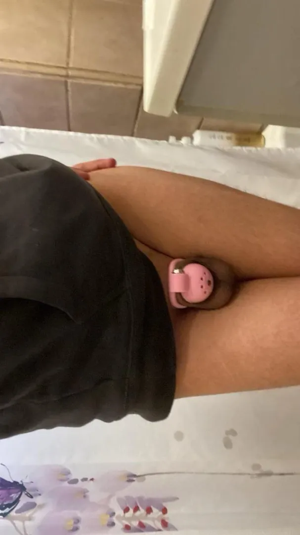 So tiny 🤏 hardly a dick anymore