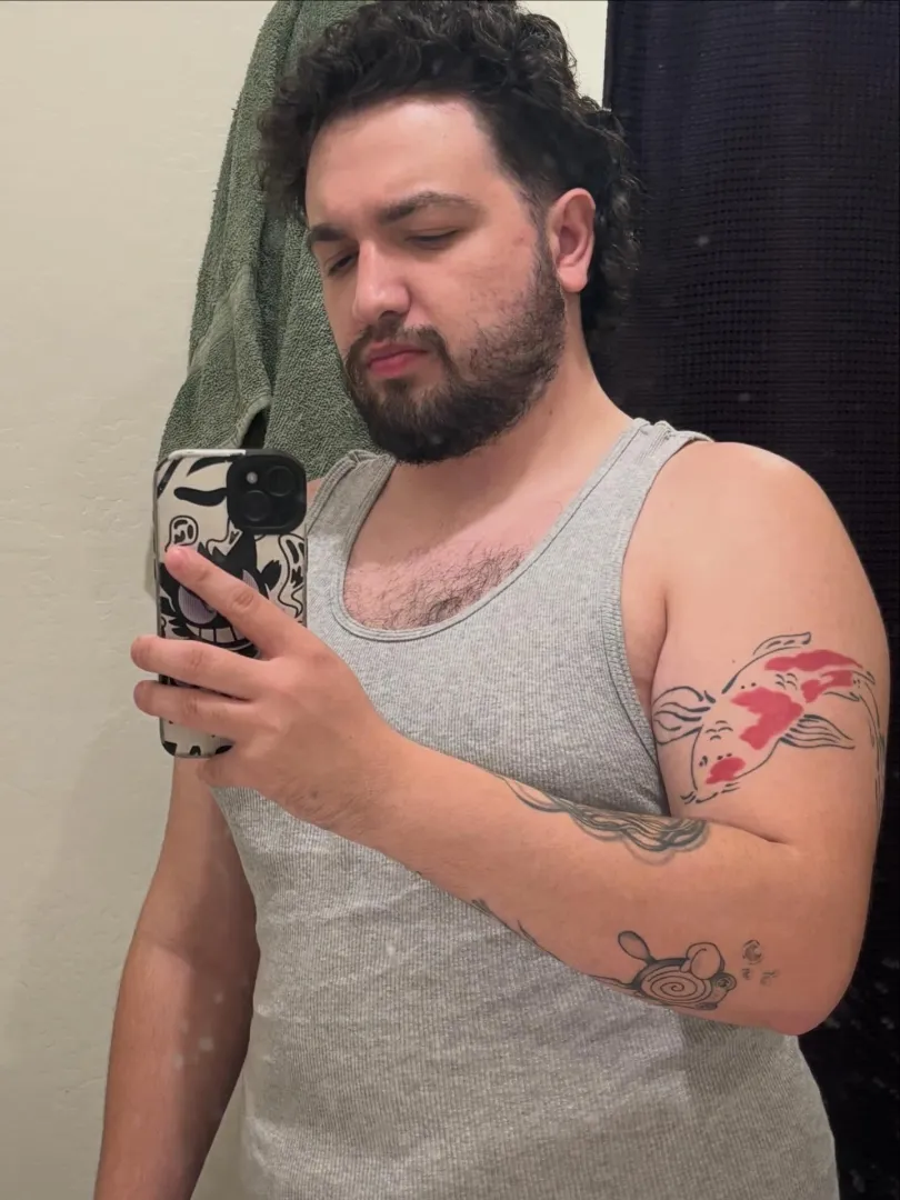 So tired and bored someone come chat with me 